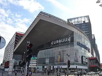Façade et toiture du centre Euralille.